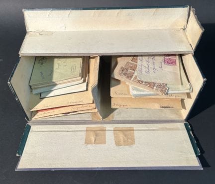 A cardboard box from around 1850 with a handle, co