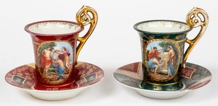 (136 A, B) DEUX TASSES À MOKKA ORNÉES DE SCÈNES MY