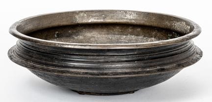 INDIANISCHE BRONZE-URULI-SCHÜSSEL
19. Jh. 
 Durchm