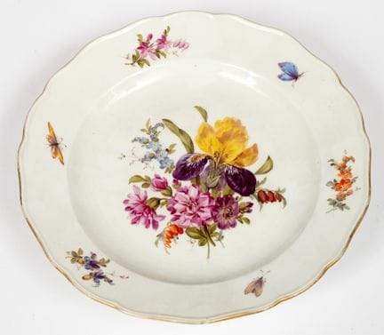 (89) ASSIETTE EN PORCELAINE DE MEISSEN ORNÉE D'UN 