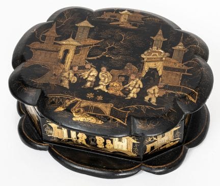 CHINESISCHE SCHMUCKKISTE
China, lackiertes Holz, i