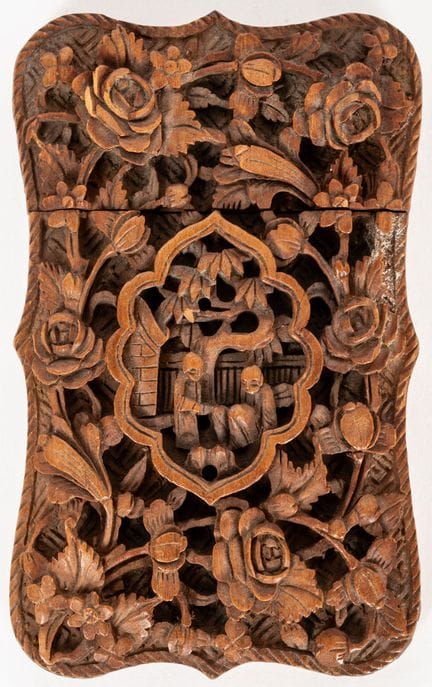CHINESISCHER VISITENKARTENHALTER AUS HOLZ
um 1900 