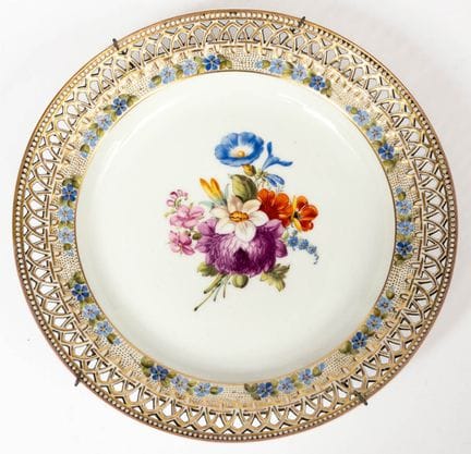 (20) ASSIETTE PERFORÉE KPM AVEC MOTIF FLORAL
Manuf