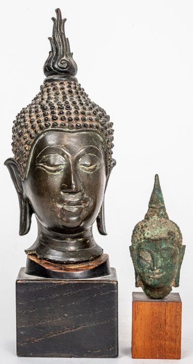 ZWEI BUDDHA-KÖPFE
Thailand, Bronze, 19. Jh. oder f