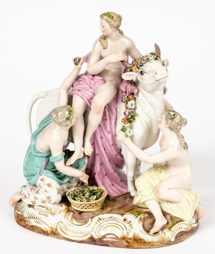 (133) ENSEMBLE DE STATUETTES EN PORCELAINE DE MEIS