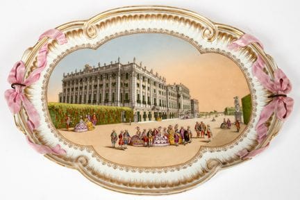 (77) ASSIETTE REPRÉSENTANT UNE VUE DU CHÂTEAU DE S