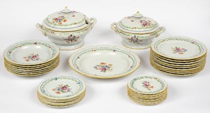 (108) SERVICE DE TABLE EN PORCELAINE « ILMENAU-GRA