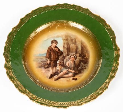 (16) ASSIETTE EN PORCELAINE « INITIATION AU JEU D'