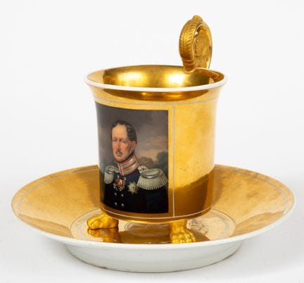 Tasse à portrait KPM représentant le roi Frédéric-