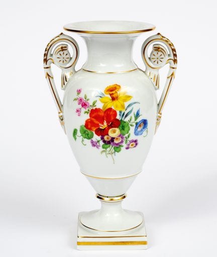VASE EN PORCELAINE DE MEISSEN EN FORME D'AMPHORE A