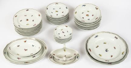 (107) SERVICE DE TABLE « STREUBLÜMCHEN » DE MEISSE