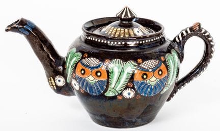 THÉIÈRE AVEC MOTIF DE CHOUETTE
Poterie de Thun, qu
