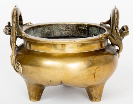CHINESISCHER DREIFÜSSIGER RÄUCHERBECHER AUS BRONZE