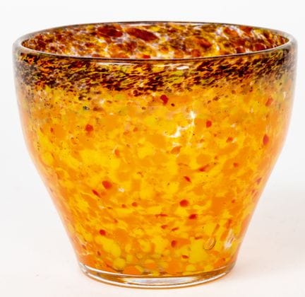 BOL EN VERRE TACHETÉ D'ORANGE
Écosse, XXe siècle 
