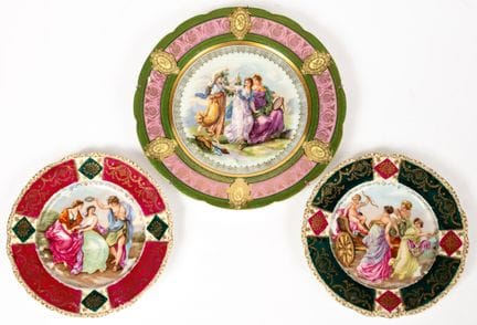 (1,10,135) 3 ASSIETTES DÉCORATIVES REPRÉSENTANT DE