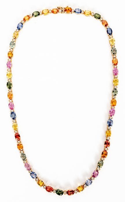 COLLIER MULTICOLORE EN SAPHIRS ET DIAMANTS
Un coll