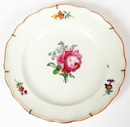 (50) ASSIETTE EN PORCELAINE DE MEISSEN À MOTIFS FL