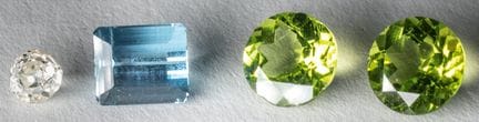 VARIAS PIEDRAS PRECIOSAS
2 peridotos (5,65 ct), 1 