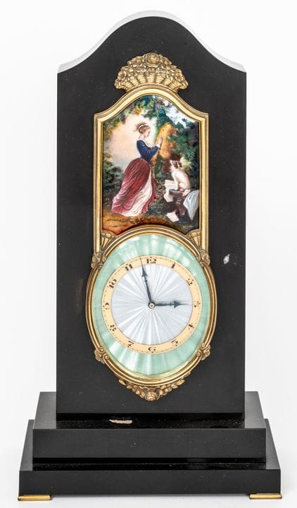 (106) HORLOGE À PENDULE CHEVRON
Marbre noir belge 
