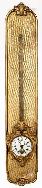 (212) HORLOGE À DENTS DE SCIE OU À CRÉMAILLÈRE ET 