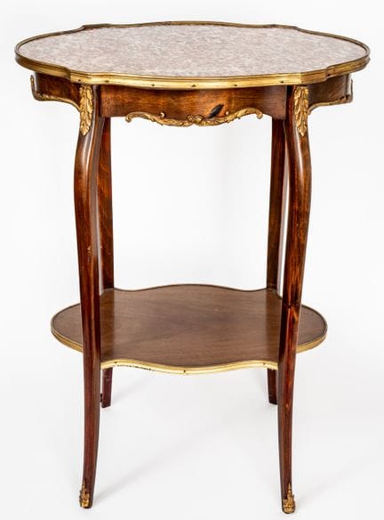 GUERIDON
Gueridon, vers 1900 
 
 Bois avec plateau