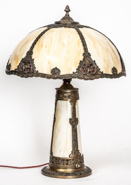 LAMPE DE TABLE
Bronze, verre coloré au plomb, prem