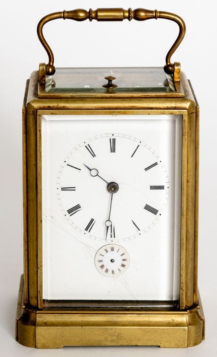(124) HORLOGE À PENDULE DE VOYAGE
Boîtier en laito