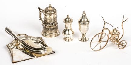 ASSORTIMENT D'OBJETS EN ARGENT CAMUSSO DU PÉROU
Pé