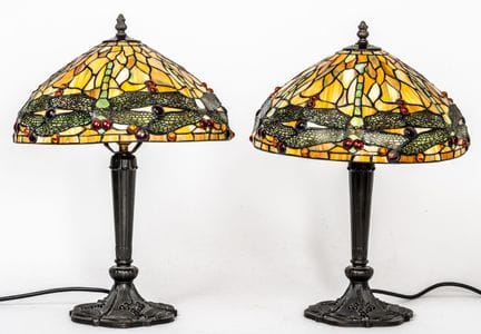 UNE PAIRE DE LAMPES DE TABLE DE STYLE TIFFANY
Méta