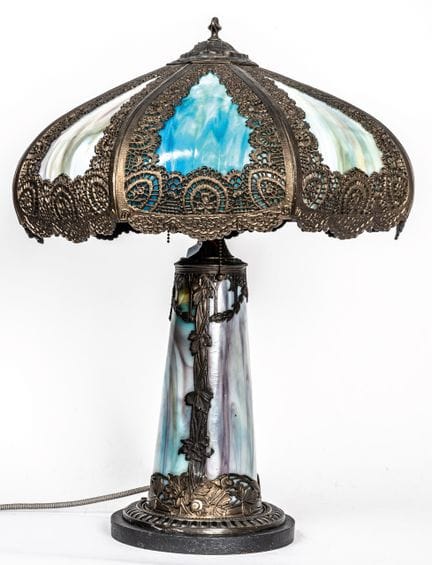 LAMPE DE TABLE
Métal, verre opale bleu, première m