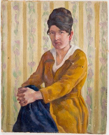 作者不详
《坐在花卉壁纸前的女子肖像》
 
 硬纸板油画，未署名
 
 
 31.5 × 25.5 