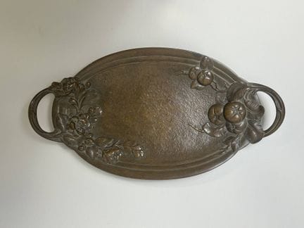 F. CLAESSENS, Vassoio in bronzo con patina a medag