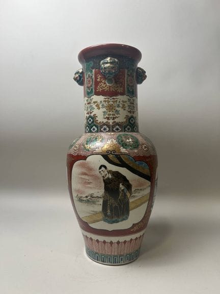 JAPAN, Ende des 19. Jahrhunderts
Balustervase aus 