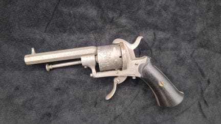 Pistola a perno sistema Lefaucheux, calcio in legn