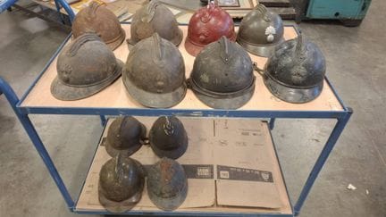 法国，一套12顶1926年款阿德里安钢盔
大多为被动防护型
品相一般