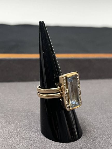 Doppelring aus 375/°° Gelbgold (9 Karat), der sich
