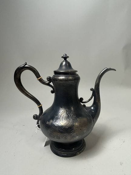 Teekanne aus 925er Silber mit Guilloché-Verzierung