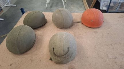 FRANCE, Suite de 5 casques légers d'essai de sauts