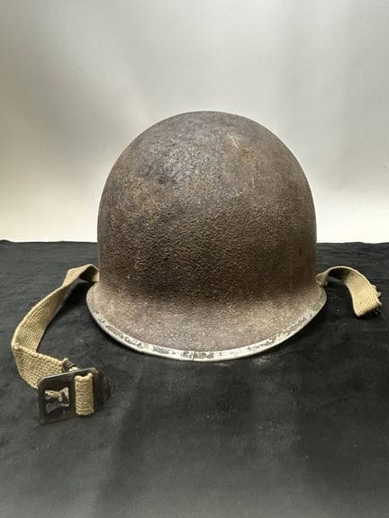 美国——USM 1型头盔，附带内衬
1940-1950年代
有氧化痕迹，原样出售