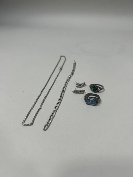 Silberschmuck-Set bestehend aus:
Kette, Armband, z