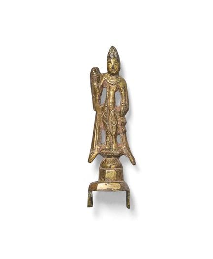 Una figura de Guanyin en bronce dorado. Una figura
