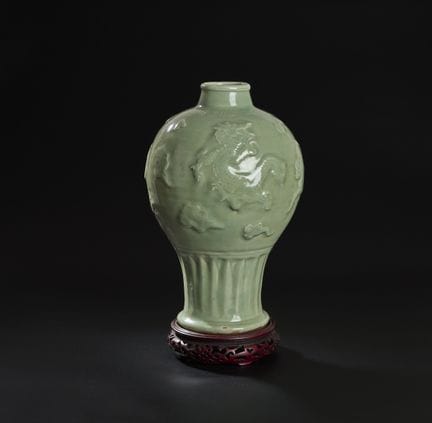 Un jarrón «meiping» de celadón de Longquan, decora