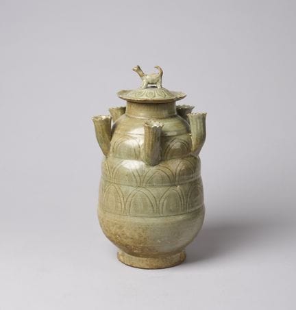 Jarrón de celadón de Longquan con múltiples picos 