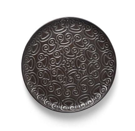 Plato de laca negra «Tsuikoku» con incisiones y di