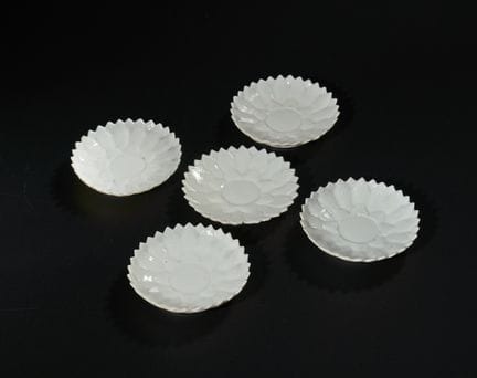 Juego de cinco platos coreanos esmaltados en blanc