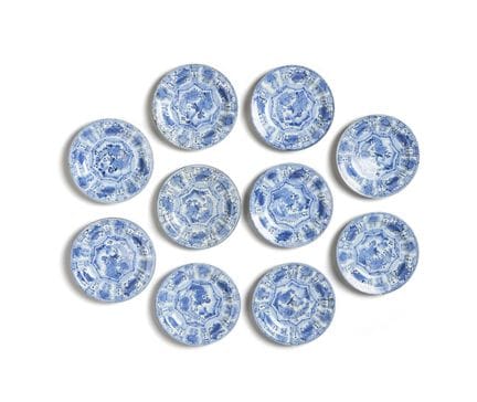Conjunto de diez platos «florales» azules y blanco