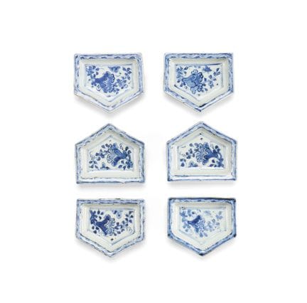 Juego de seis platos «florales» azules y blancos. 