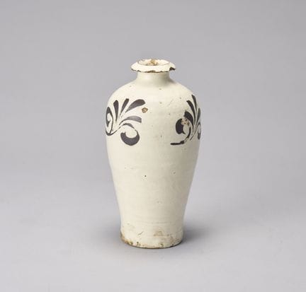 Un jarrón «meiping» de Cizhou pintado en negro. Un