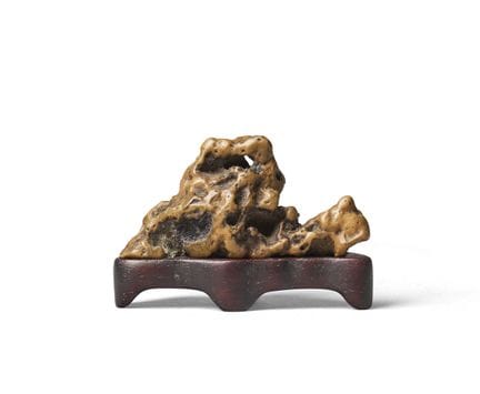 Una pequeña roca de erudito de Taihu. Una piedra d