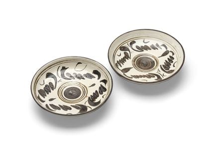 Un par de platos «florales» del horno de Cizhou. S